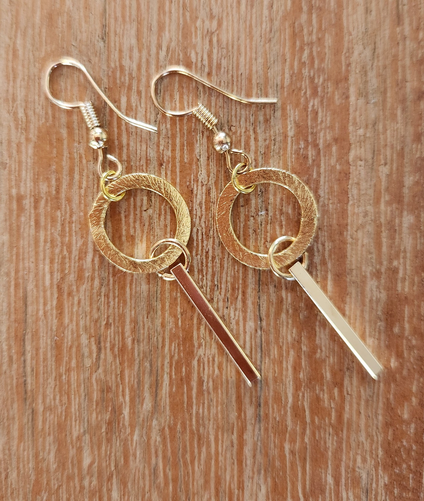 Brushed Circle & Bar Drop Earring Gold