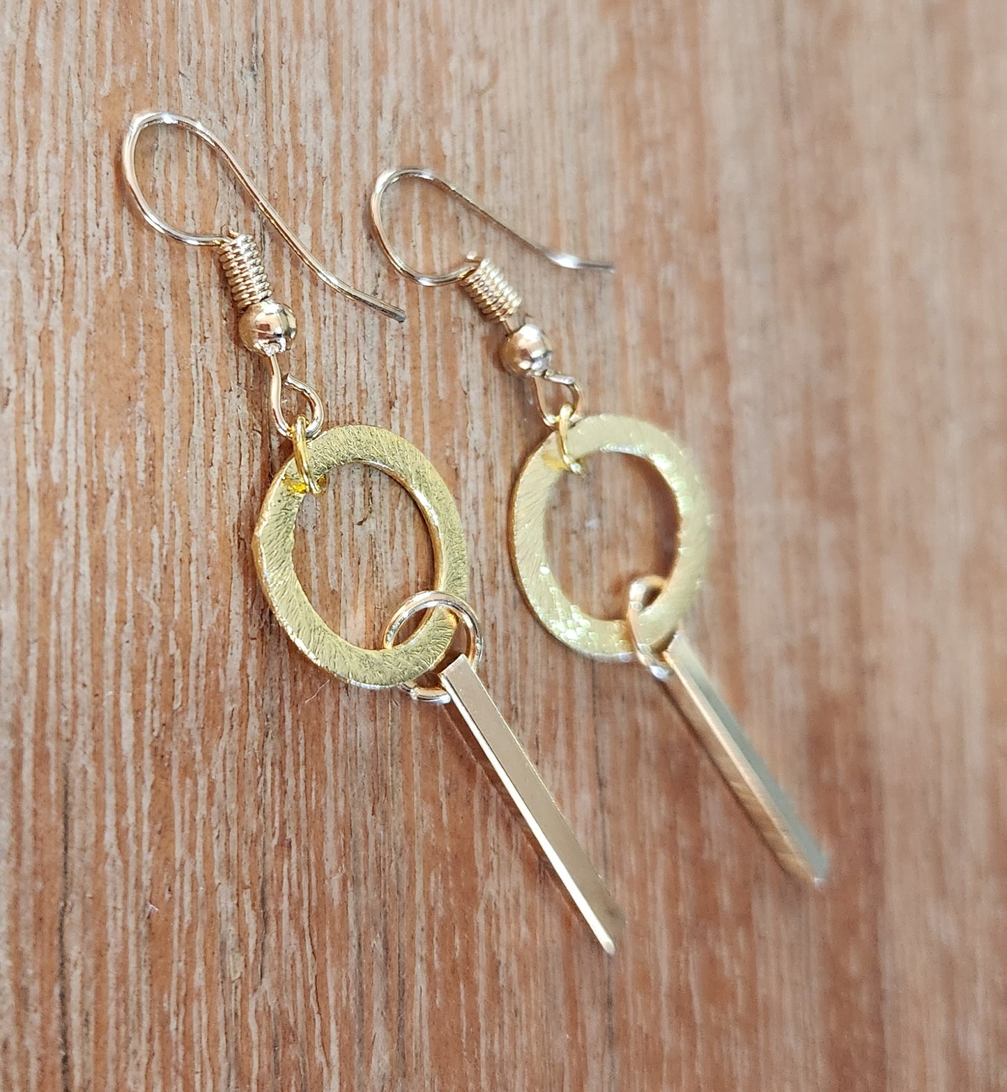 Brushed Circle & Bar Drop Earring Gold